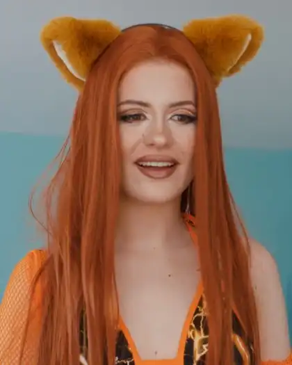 [18+] Crazy Cosplaying Hottie (2025)